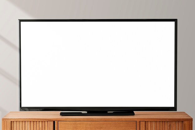 Schermo Smart TV con copia spazio su un tavolo di legno