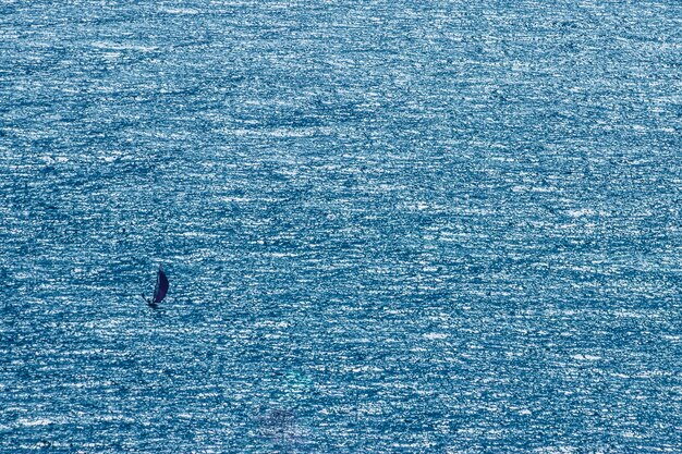 schiuma sfondo blu carta da parati solitario