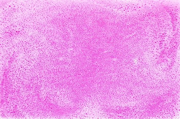 Schiuma su liquido rosa