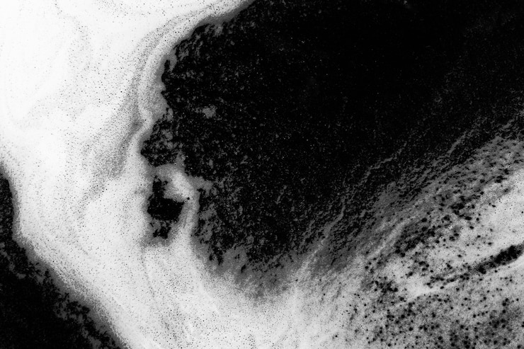 Foto gratuito schiuma sull'estratto liquido nero