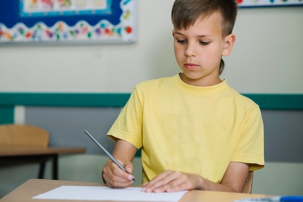 Scrittura scuola su carta