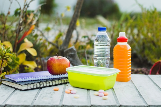 Scuola di pranzo e lenzuola