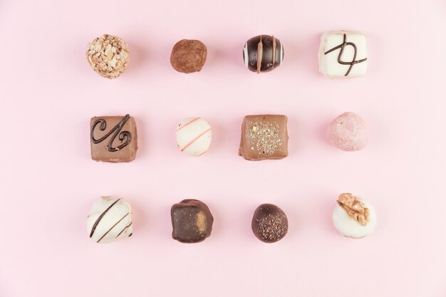 Selezione di cioccolato vista dall'alto