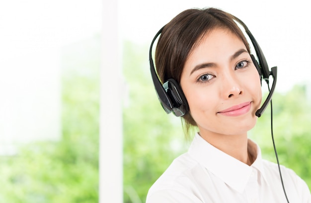 Servizio di chiamata cliente donna