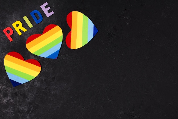 Set di cuore nei colori dell'arcobaleno con spazio di copia