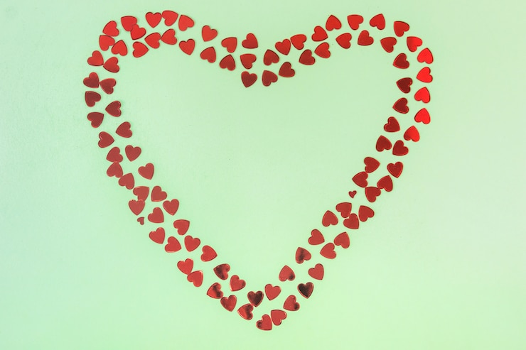 Foto gratuito set di cuori di carta ornamento