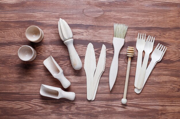 Set di utensili da cucina in legno, vista dall'alto