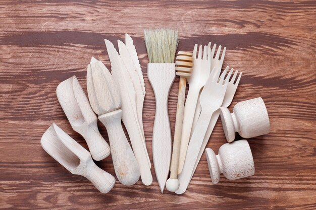 Set di utensili da cucina in legno, vista dall'alto