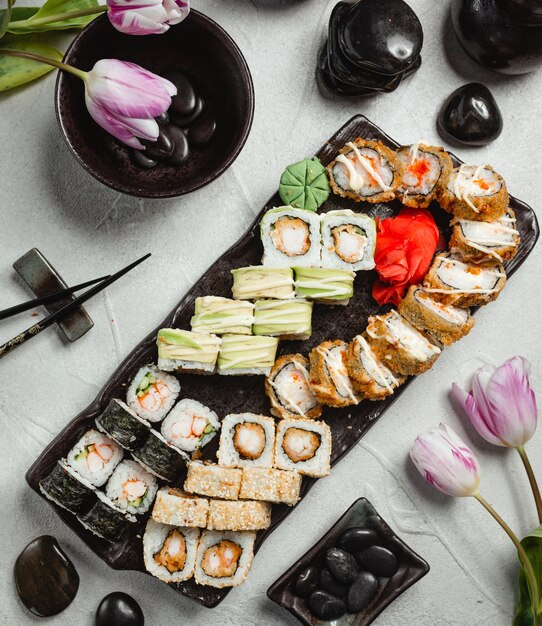 Set di vari sushi vista dall'alto