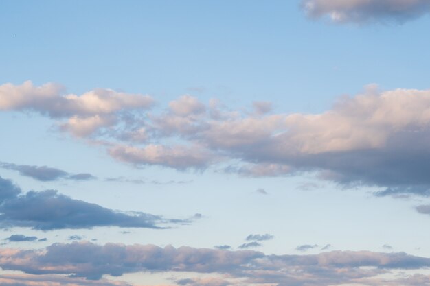 Sfondo con cielo nuvoloso