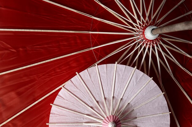 Sfondo con ombrello wagasa tradizionale giapponese