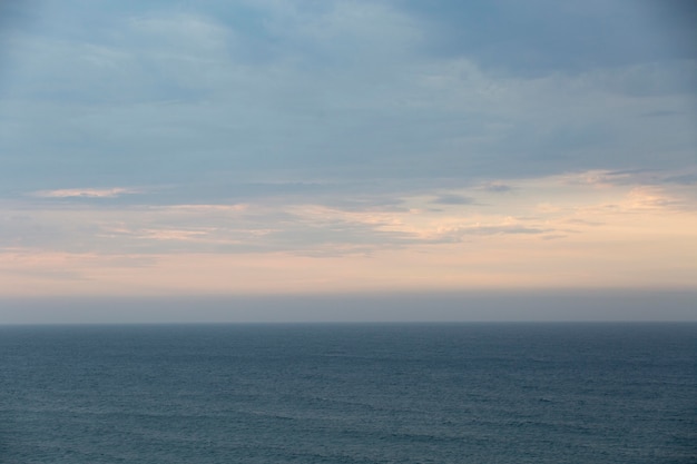 Sfondo del paesaggio con cielo nuvoloso