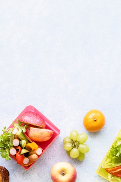 Sfondo di cibo sano per bambini, preparazione di lunchbox