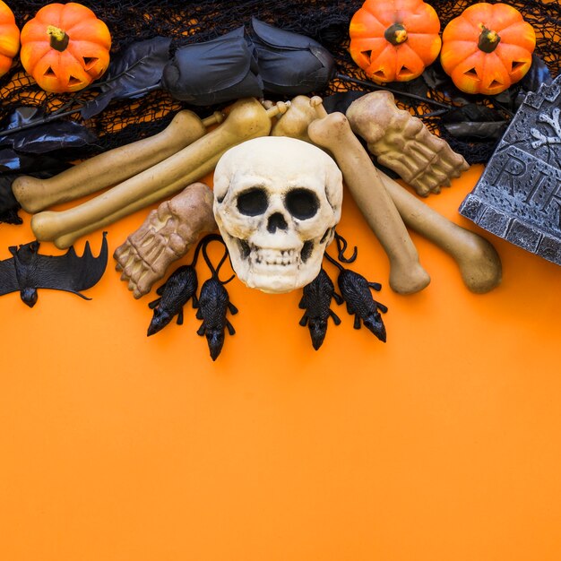 Sfondo di Halloween con il cranio e le ossa