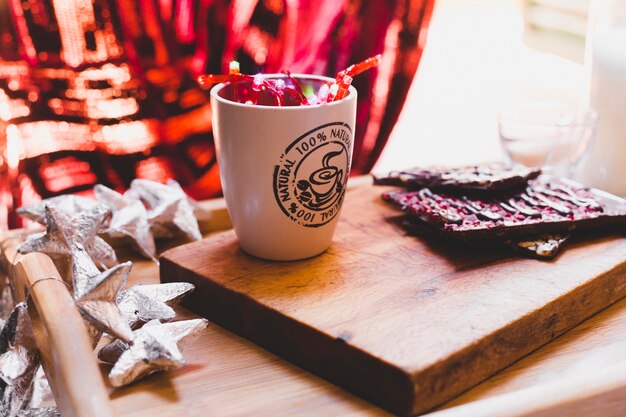 Sfondo di Natale con una tazza di caffè