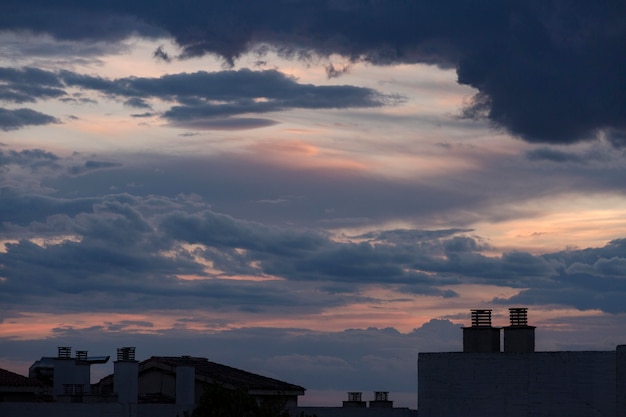 Sfondo di paesaggio nuvoloso nel cielo