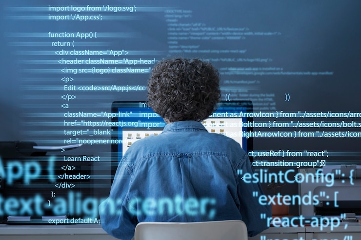 Foto gratuito sfondo di programmazione con persona che lavora con i codici sul computer