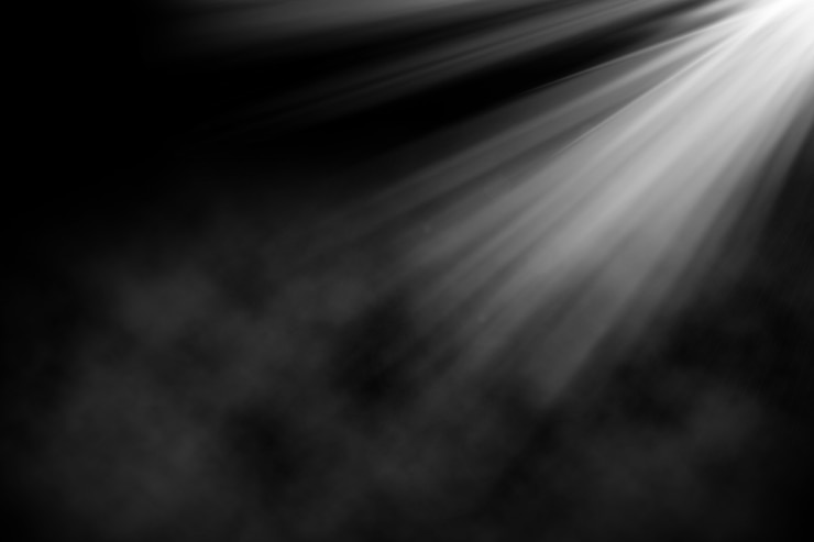 Foto gratuito sfondo grunge con riflettori che brilla in un'atmosfera affumicata