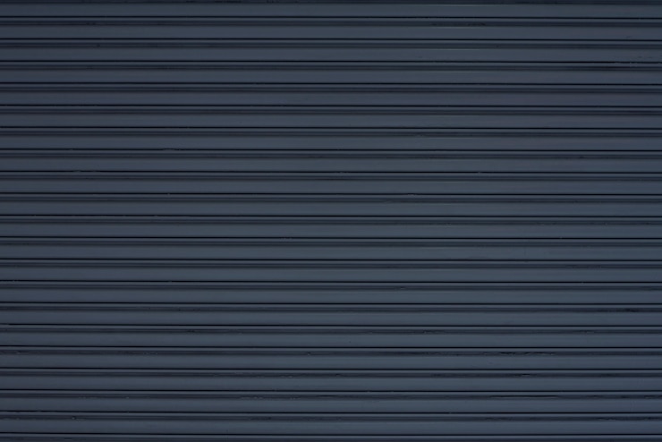 Foto gratuito sfondo nero muro di metallo
