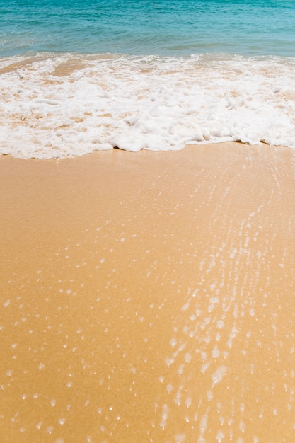 Sfondo spiaggia con le onde