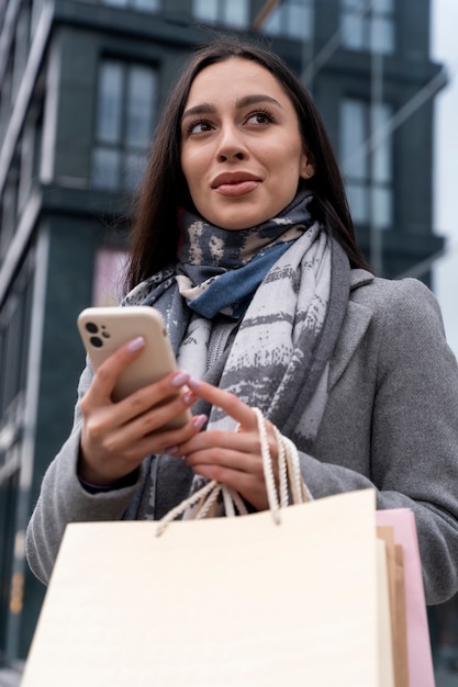 Shopping per giovani adulti in città