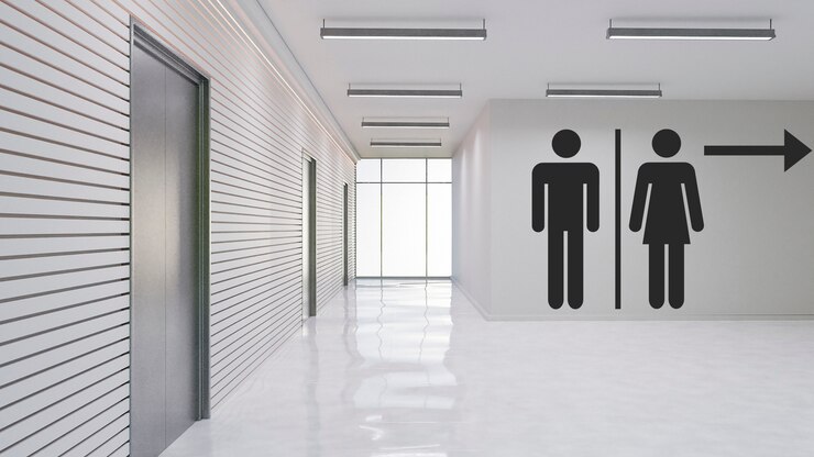 Foto gratuito simboli del bagno sul muro bianco