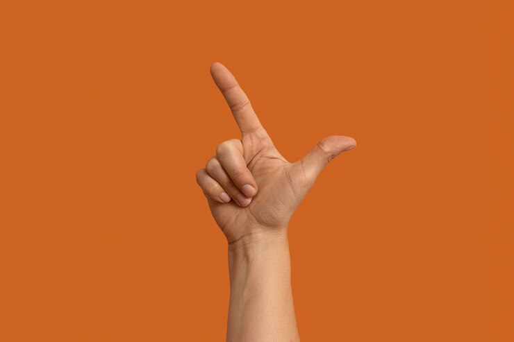 Foto gratuito simbolo della lingua dei segni isolato su orange