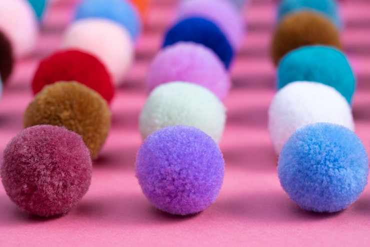 Foto gratuito simpatici dettagli con pompon