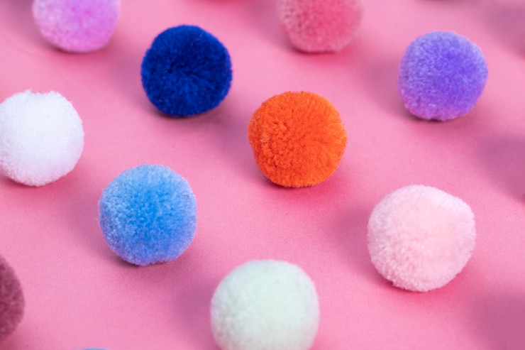 Foto gratuito simpatici dettagli con pompon