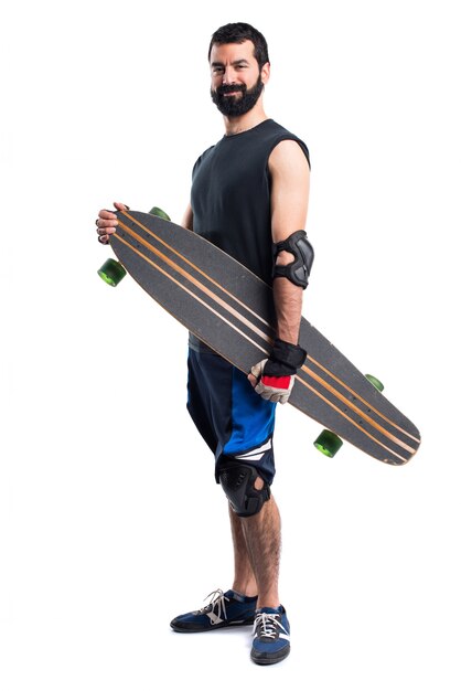 Skater con il suo longboard