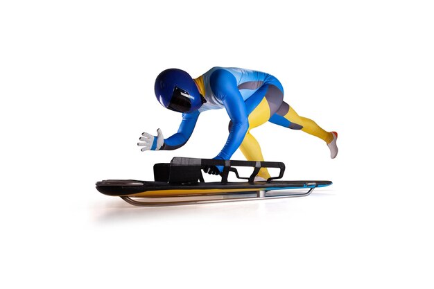 Skeleton sport Bobsled Luge L'atleta scende su una slitta su fondo bianco