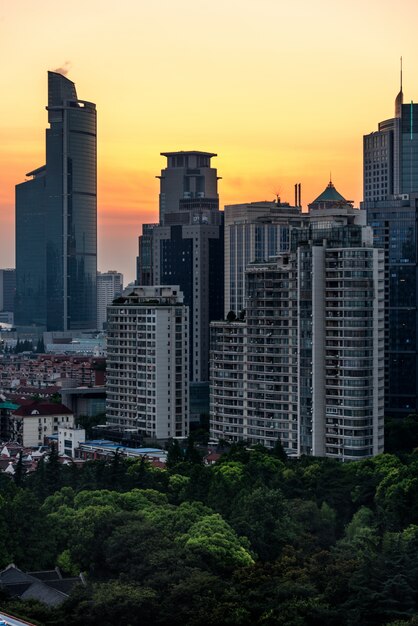 Skyline della città con quartiere residenziale