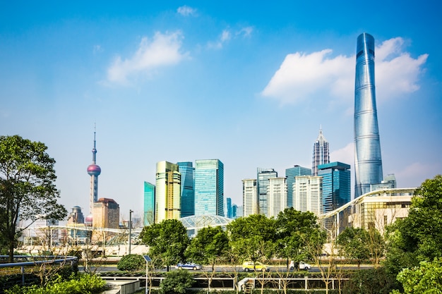 Skyline di Shanghai in giornata di sole, Cina