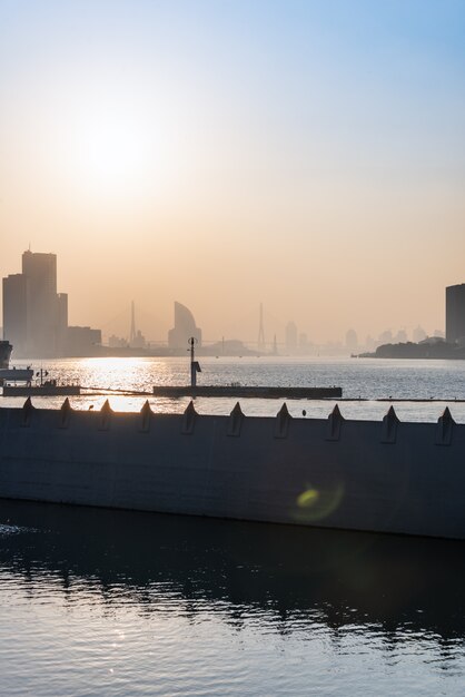 Skyline urbano e edifici moderni