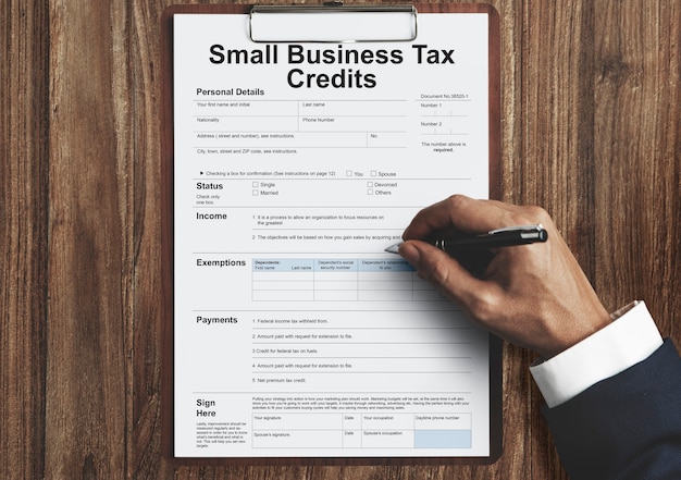 Small Business crediti d'imposta reclamo restituzione detrazione rimborso Concept