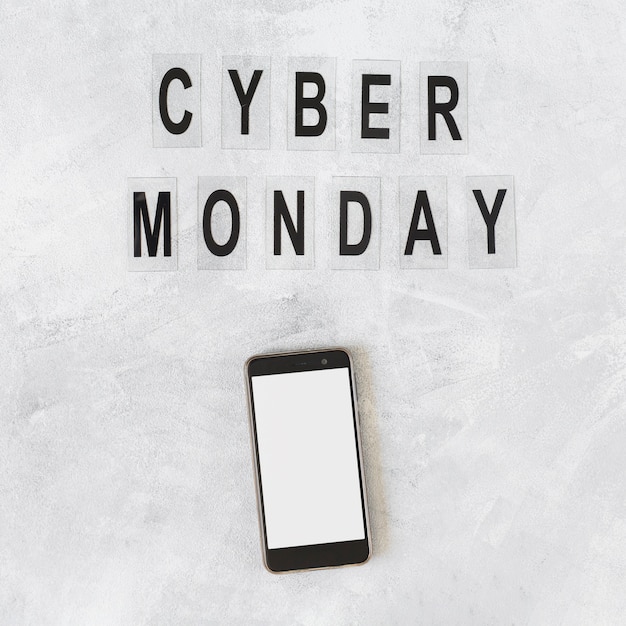 Smartphone con iscrizione Cyber ​​Monday