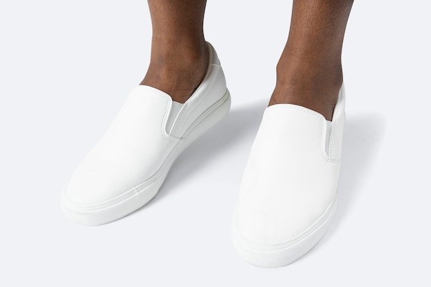 Sneakers in tela bianca moda calzature uomo
