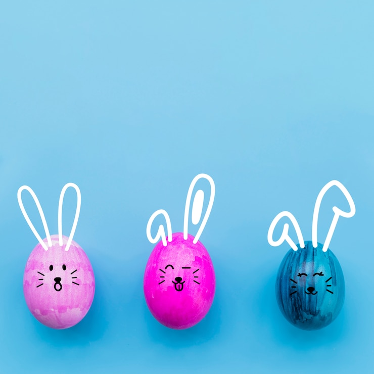 Foto gratuito sopra la disposizione variopinta delle uova di pasqua di vista
