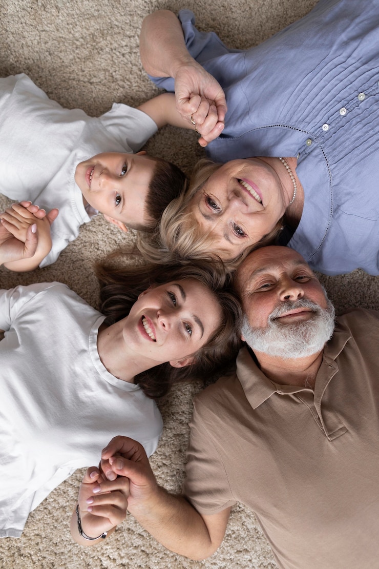 Foto gratuito sopra la famiglia di vista che propone insieme
