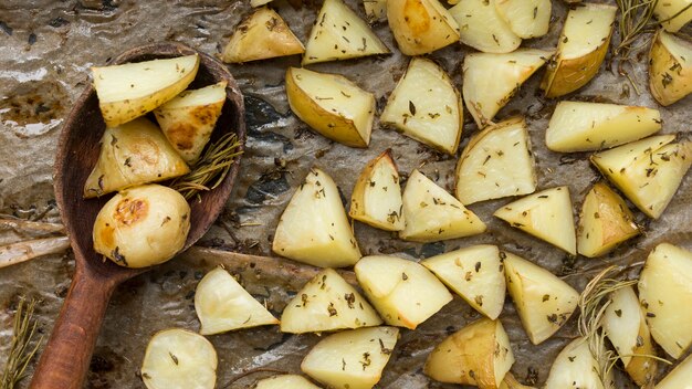 Sopra vista gustosa composizione di patate