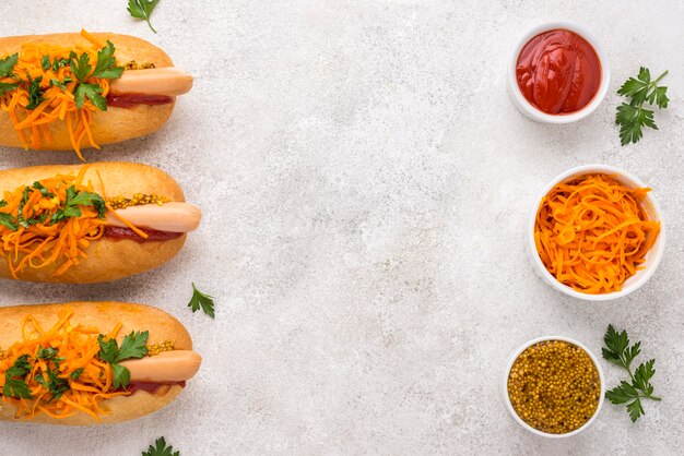 Sopra vista gustosa disposizione di hot dog