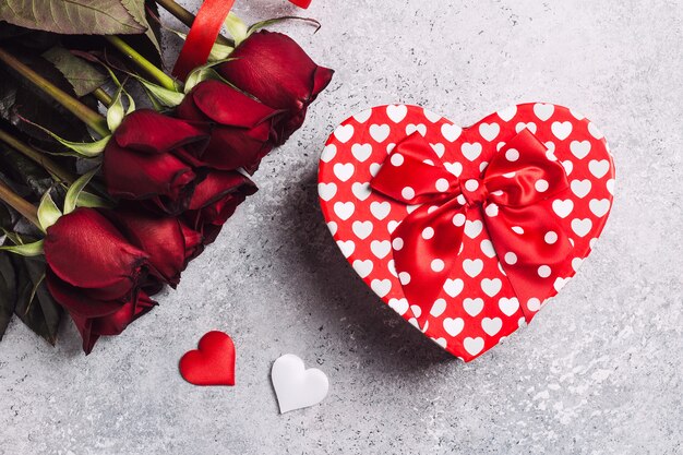 Sorpresa di forma del cuore del contenitore di regalo della rosa rossa di giorno di madri delle donne di giorno di biglietti di S. Valentino