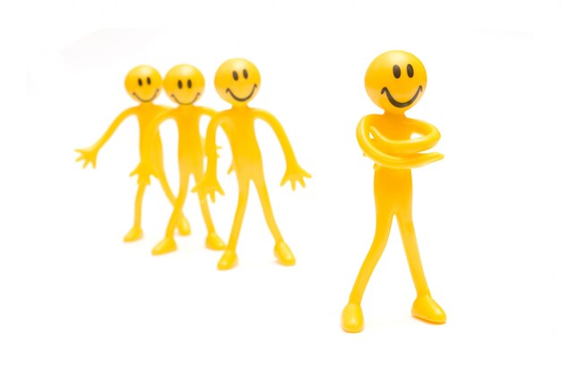 Sorridente bambole di pezza di colore giallo
