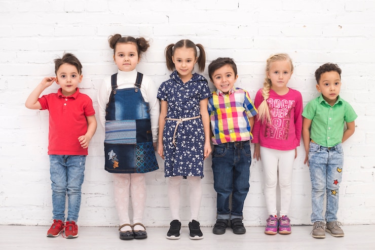 Foto gratuito sorridente gruppo di bambini
