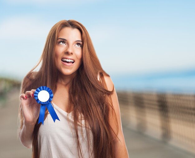 sorridente vincitore realizzazione vittoria orgoglioso