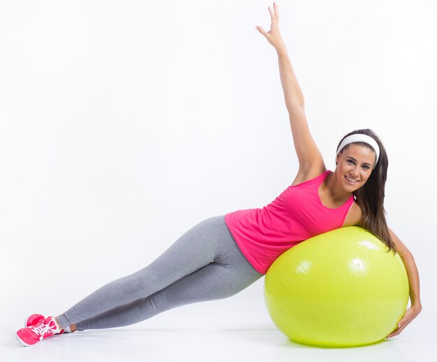 sorriso bella ragazza di forma fisica sottile