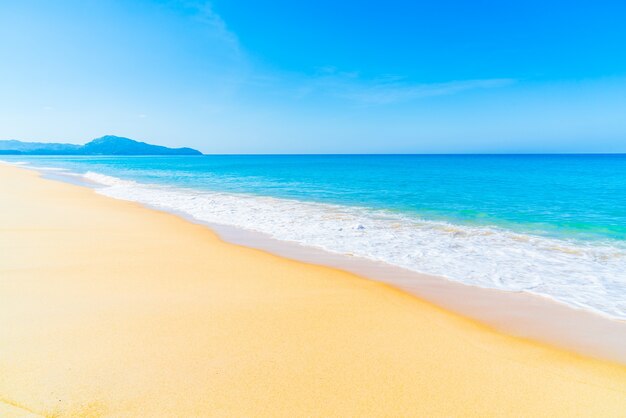 Spiaggia con sabbia liscia e senza pietre