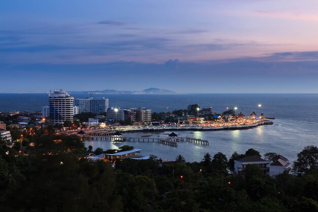 Spiaggia di Bangsaen al crepuscolo Chonburi Thailandia