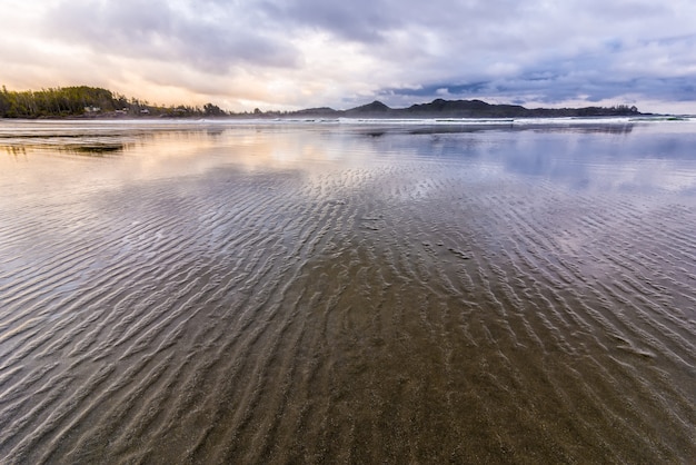 Spiaggia di Chesterman con cielo nuvoloso