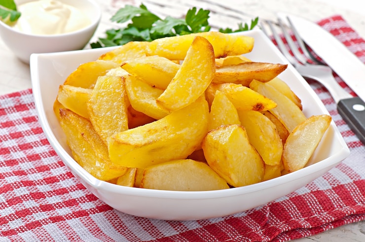 Foto gratuito spicchi di patate fritte